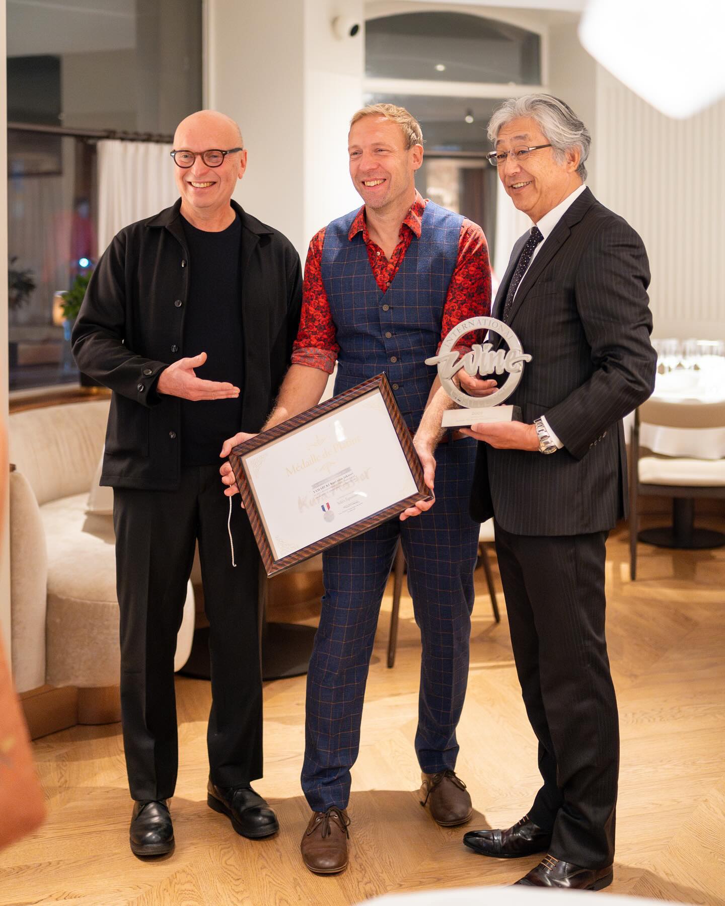 Prisutdelning med japansk bryggmästare